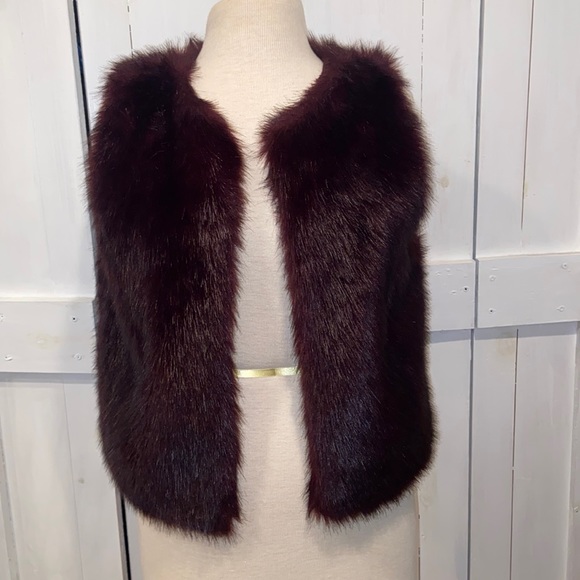Philosophy Maroon Faux Fur Vest - Picture 1 of 3